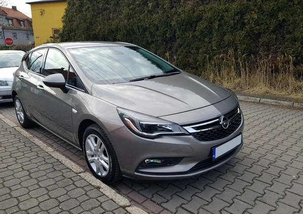 Opel Astra cena 47900 przebieg: 39999, rok produkcji 2017 z Czechowice-Dziedzice małe 137